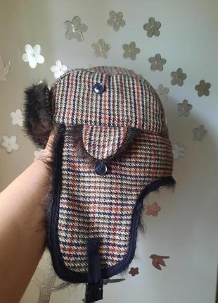 Клетчатая шапка-траппер в стиле «лисокол»