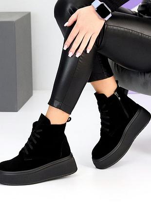 Модні чорні зимові черевики натуральна замша на платформі