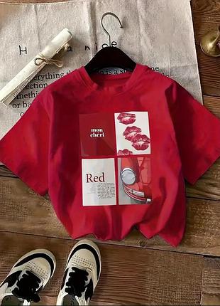 Футболка красная с поцелуями