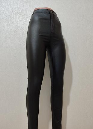 Брюки з напиленням під шкіру в ідеалі