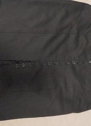 Юбка женская, черного цвета, фасон карандаш, по переду и по заду украшена мелкими пуговицами,( очень сексуально смотрится)