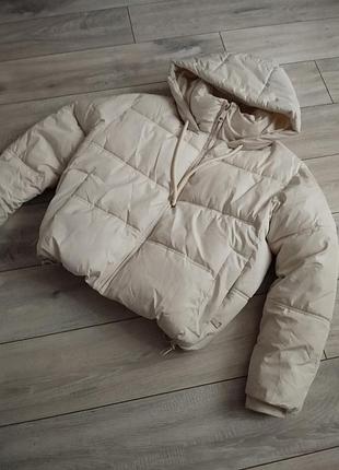 Жіноча курточка zara, кутка молочного кольору