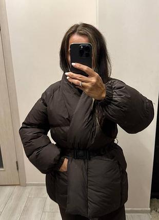 Пуховик з поясом