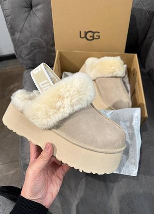 Ugg бежеві шлопанці на платформі