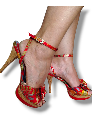 Жіночі яскраві босоніжки на високих підборах