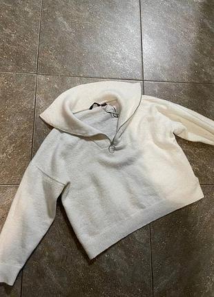 Светр на замку