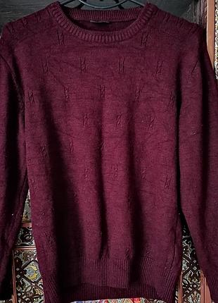 Тёплый шерстяной джемпер винного цвета