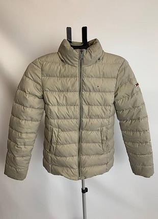 Жіноча куртка tommy hilfiger 
🙃 також заходьте на мій профіль дуже багато речей за найнищими цінами 🙃