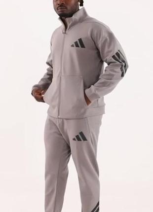 Спортивний чоловічий костюм.