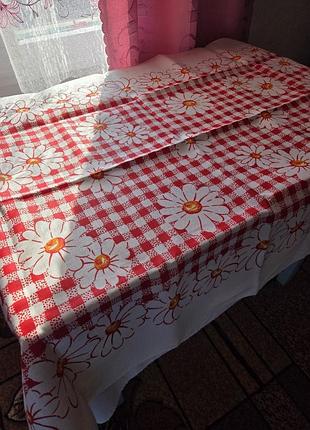 Льняное скатерть и два полотенца