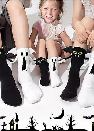 Універсальні шкарпетки з принтом/з руками на магнітах/прикол шкарпетки/наноски з магнітами та з крилами кажана/хеловін