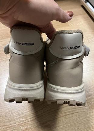 Кросівки на дівчинку 9