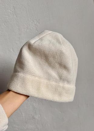 Простая белая шапка, белая шапка