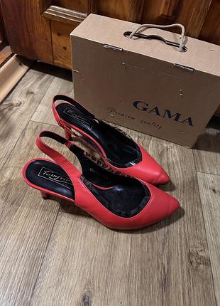 Туфлі жіночі червоні