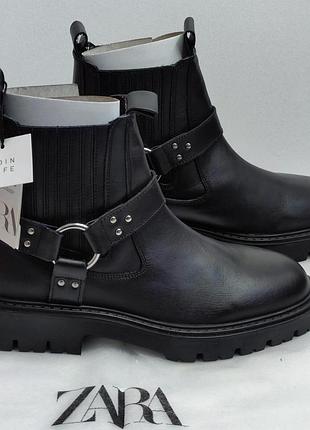 Шкіряні черевики zara в байкерському стилі