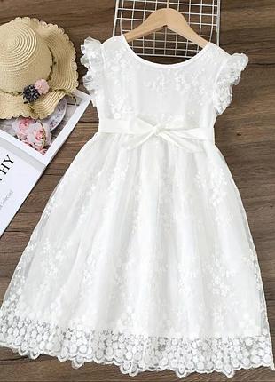 Святкова сукня для дівчинки білого кольору