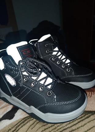 Детская демисезонная обувь для витражей 28 размер с светоотражающим покрытием