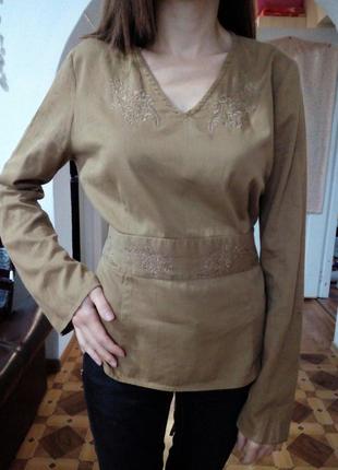 Ошатна кофта з вишивкою