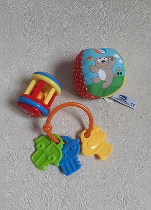 Лот фірмових іграшок  chicco