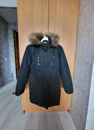 Куртка зимняя подростковая на девочку р. 158 с капюшоном и мехом черного цвета