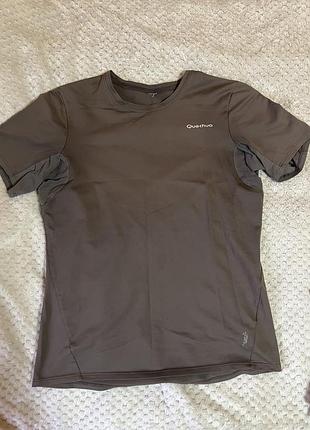 Спортивна футболка