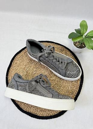 Жіночі кросівки на високій підошві