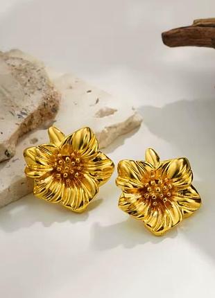 Сережки цвяшки золота квітка