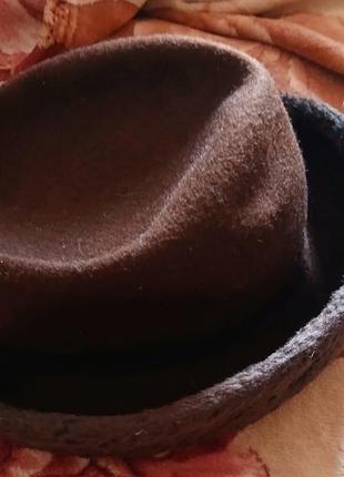 Шляпа итальянська , тепла . коричневого насищеного кольору