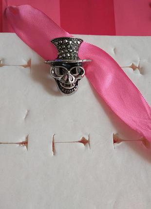 Кільце черепом нове