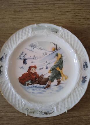 Тарелка фарфор от royal worcester,,1984 год happy christmas в идеальном состоянии