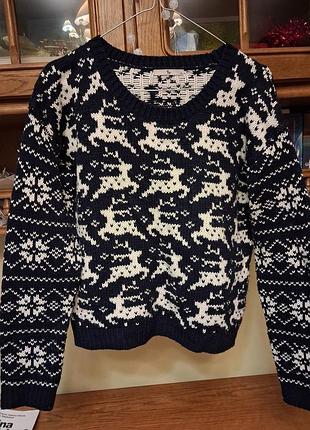 Тепленький свитерик с оленями