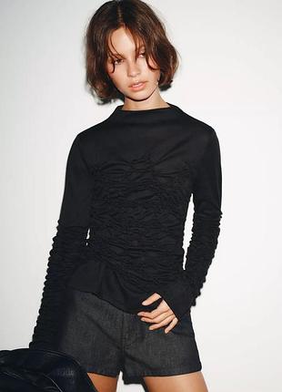 Топ с длинными рукавами и высоким воротником