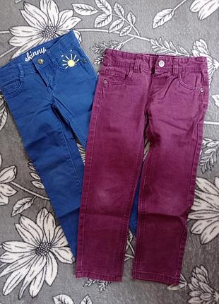 Двух джинсов для девочки на возраст 4-5р.