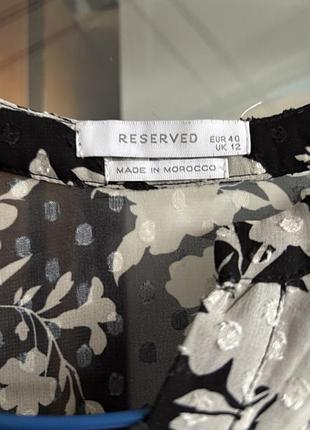 Продам сукню ціна 200  гривень. одіта була 2 - 3 рази ( стан новий ) тканина приємна знизу є підʼюпник