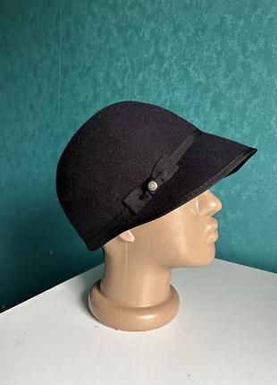 Жіночий кепі з козирком 56 р фетровий темно синій