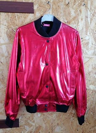 Куртка ветровка серебристого цвета экокожа с эффектами потертостей