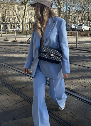 Голубой костюм zara ждет обладательницу, коллекция "regular fit", блейзер eur46 (m) + брюки eur36 (s)