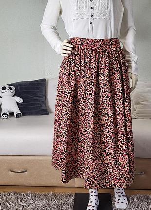 Юбка из плотного материала