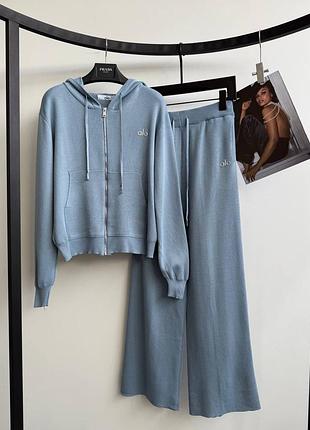 Жіночий спортивний костюм ало