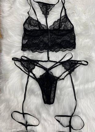 Сексуальний еротичний комплект жіночої нижньої білизни набір ліф трусики пояс гартери в чорному кольорі
