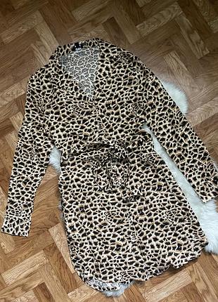 Гарна сукня з поясом