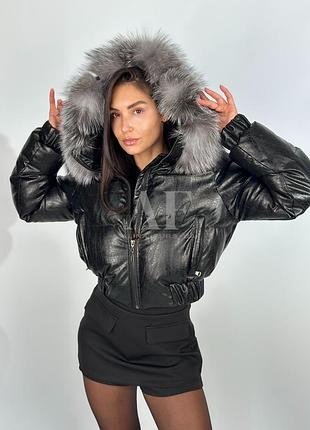 Жіноча зимова куртка зі шкірозамінника з натуральним хутром блюфрост