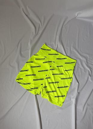 Яскраві стильні шорти