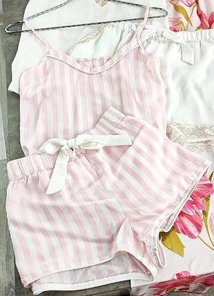 Легкая приятная пижама в полоску love to lounge