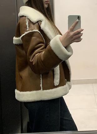 Дублянка тепло карамельного, дублянка тепло карамельного, коньячного кольору з білим хутром