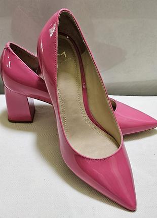 Туфли женские удобные лакированные. ярко розовые