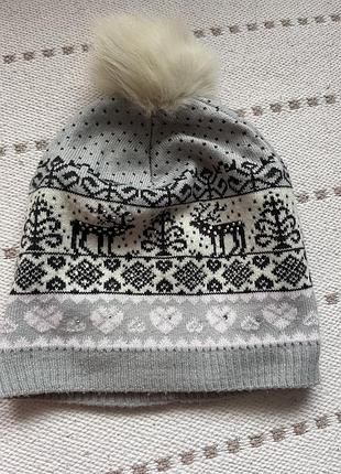 Шапка з оленями