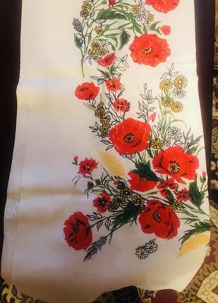 Скатертина у маки