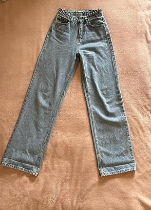 Прямі жіночі джинси з високою посадкою