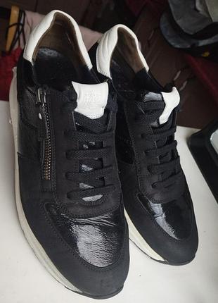 Кроссовки кожаные.  41